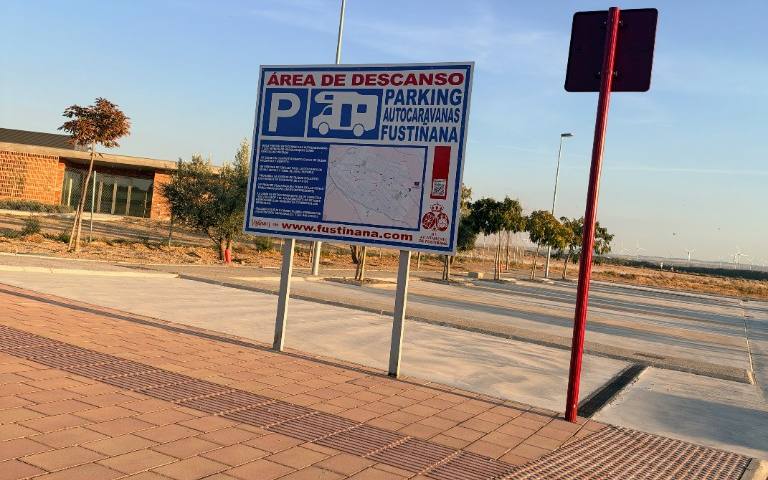 Panneau de l’aire camping-car de Fustiñana